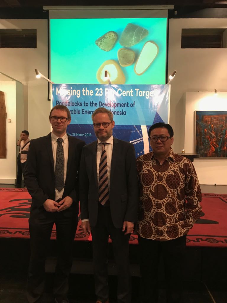Richard Bridle and Lucky Lontoh from IISD GSI, Rasmus Abildgaard Kristensen, Danish Ambassador to Indonesia 