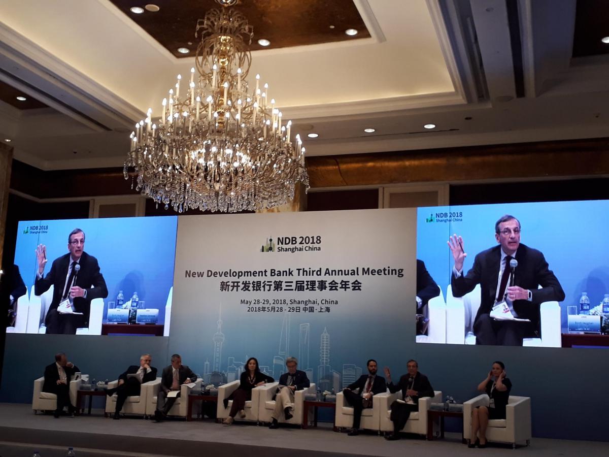 IISD President and CEO Scott Vaughan presents at the NDB's Third Annual Meeting in Shanghai, China